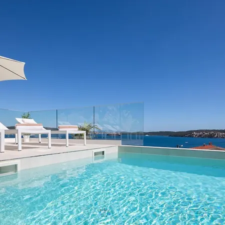Adria View With Heated Pool I Vila Trogir