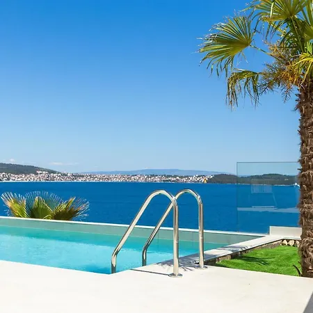 Adria View With Heated Pool I Vila