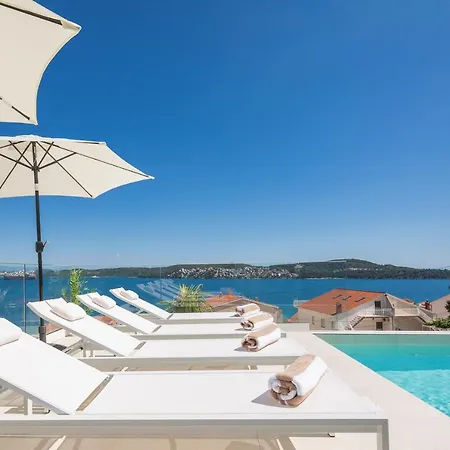 Adria View With Heated Pool I Vila