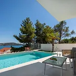 Adria View With Heated Pool I * 特罗吉尔
