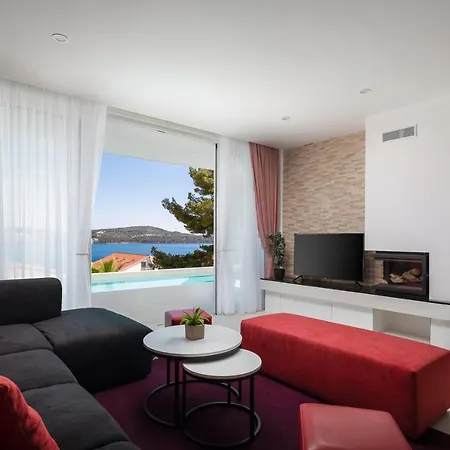 Adria View With Heated Pool I Willa Trogir