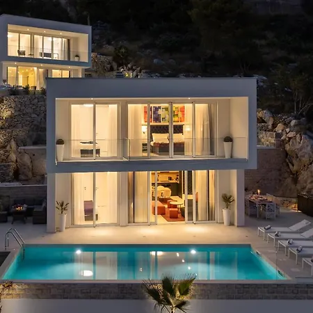 Adria View With Heated Pool I Willa Trogir