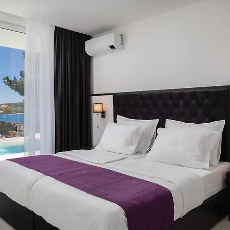Adria View With Heated Pool I Willa Trogir