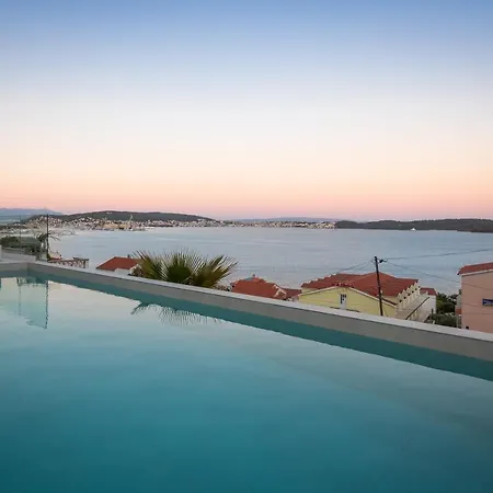 Adria View With Heated Pool I Willa Trogir