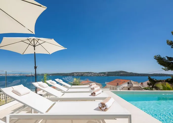 Adria View With Heated Pool I ヴィラ